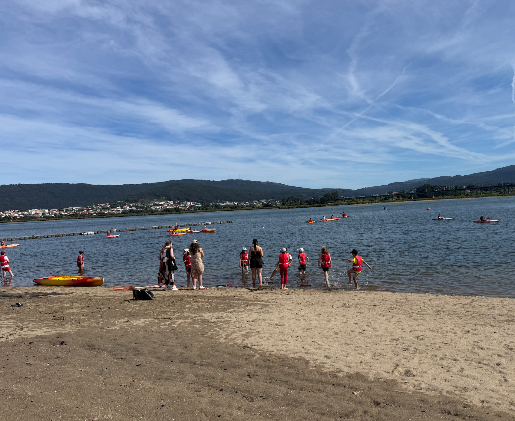 DKC de Viana ofereceu batismo de canoagem a 22 crianças da OZANAN