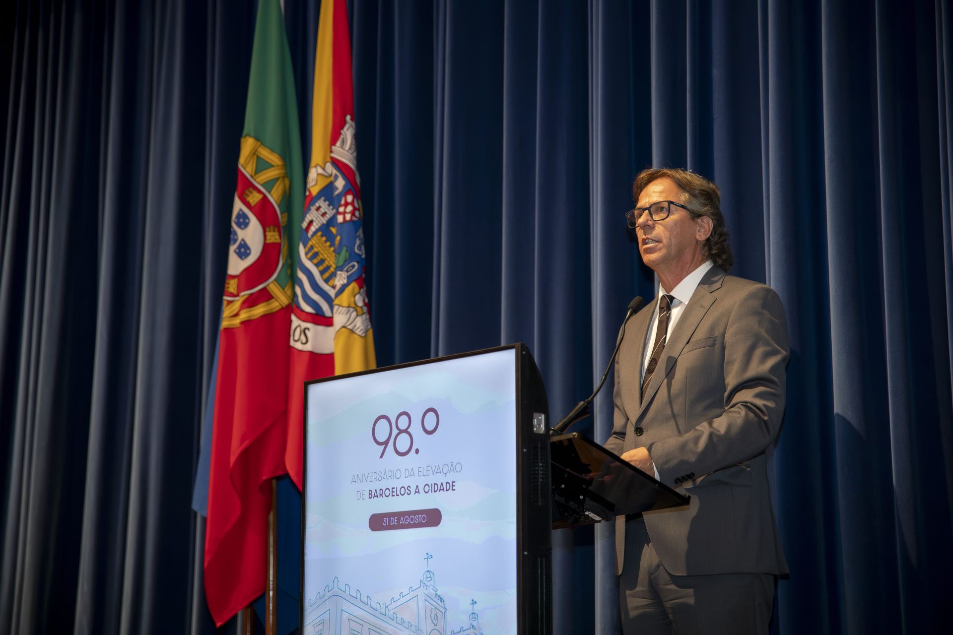 Barcelos distinguiu mais de uma centena de autarcas no 98.º aniversário da cidade