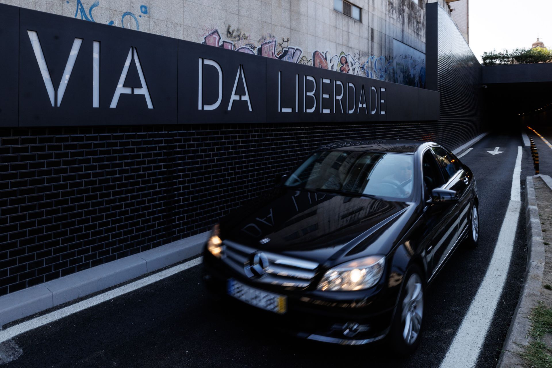 Trabalhos de manutenção no Túnel da Via da Liberdade decorrem durante a noite
